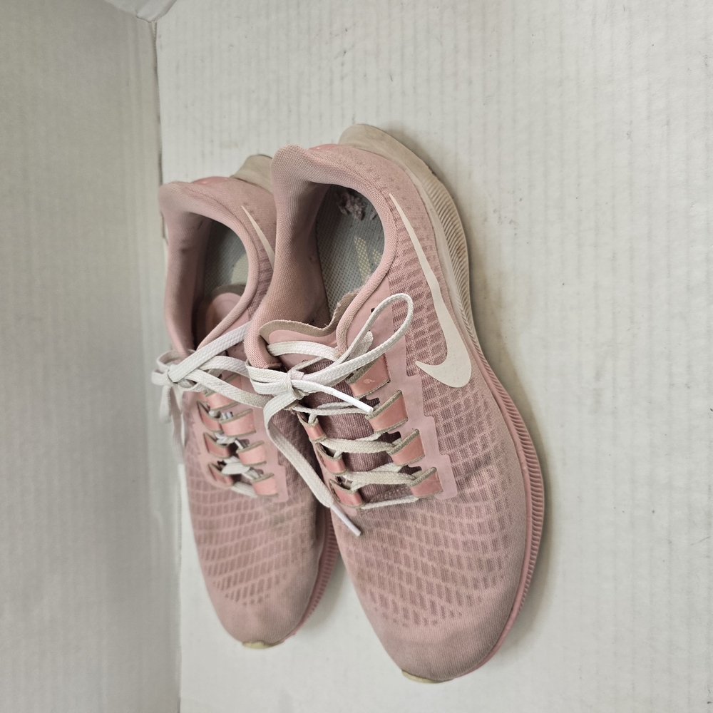 Nike Pink and White Athletic Shoes with Textured Knit Design - Picture 4 of 8